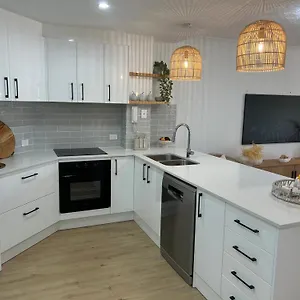 https://pacific-place-apartments-gold-coast-4221.queenslandhotels.net